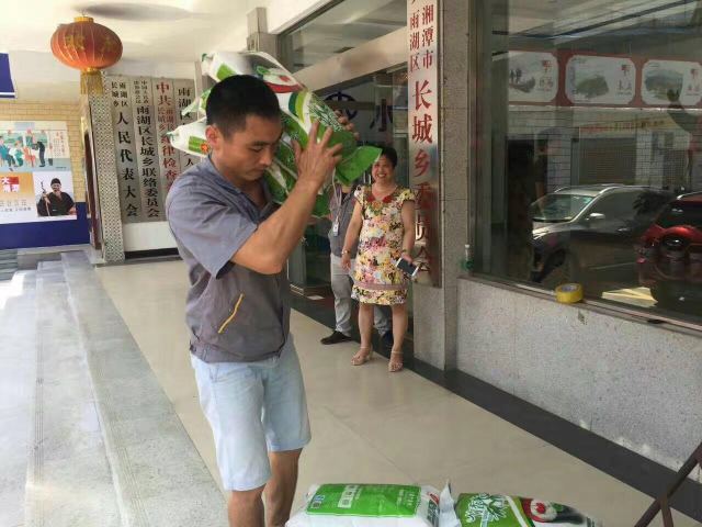 雨间歇，水未退；“聚”爱心，“宝”生活——聚宝金昊在行动