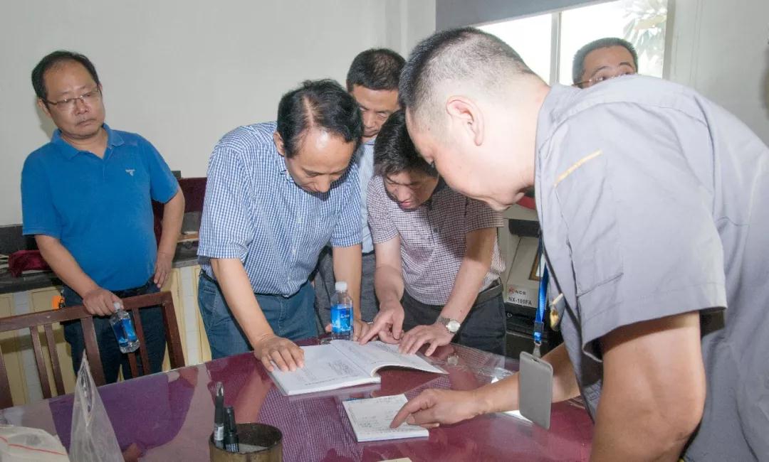 湘潭市政府副秘书长苏国军带队来我司督查早稻收购工作